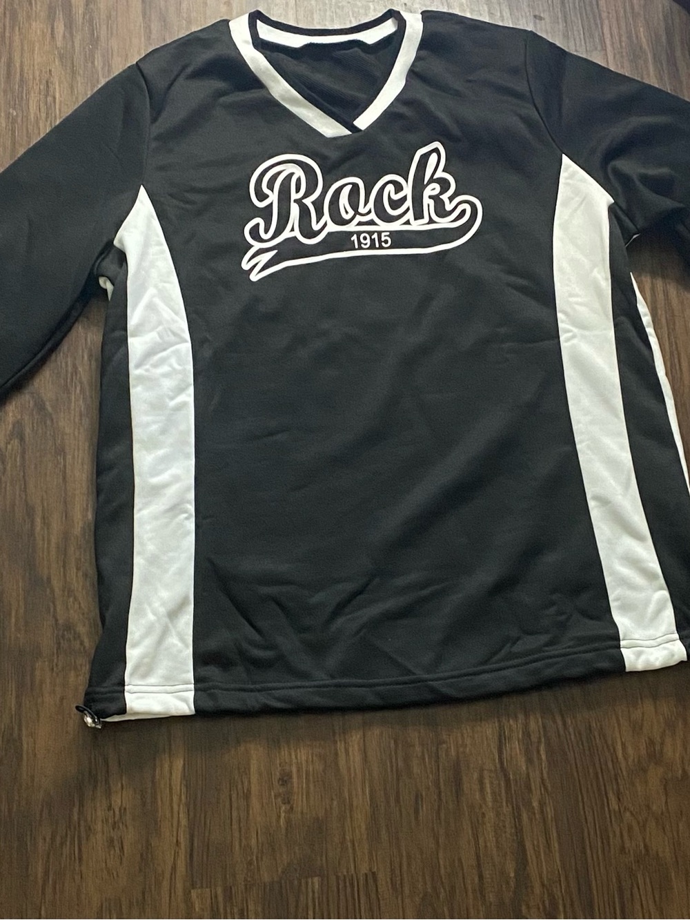 SHEIN Black and White 'Rock 1915' V‑Neck Pullover